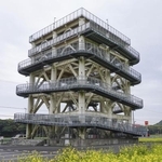 　高知県土佐清水市に整備された津波避難タワー＝２０２５年３月