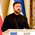 　ウクライナ・キーウで記者会見するゼレンスキー大統領＝１６日（共同）