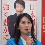 　自民党大阪府連本部で記者会見する松川るい府連会長＝１７日午後、大阪市中央区
