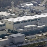 　新潟県の東京電力柏崎刈羽原発の６号機（中央）＝２０２５年１１月