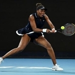 　女子シングルス１回戦でプレーするビーナス・ウィリアムズ＝メルボルン（ロイター＝共同）