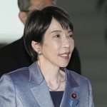 　首相官邸に入る高市首相＝１４日