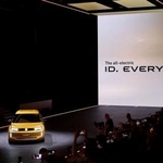 　ドイツ自動車大手フォルクスワーゲン（ＶＷ）の新型ＥＶ＝２０２５年３月、デュッセルドルフ（ロイター＝共同）