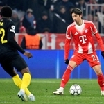 　サンジロワーズ戦でプレーするバイエルン・ミュンヘンの伊藤＝ミュンヘン（共同）