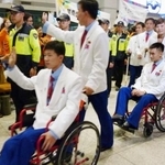 　２０１４年１０月、仁川アジアパラ大会参加のため、韓国・仁川国際空港に到着した北朝鮮選手団（共同）