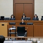 　時速１９４キロの乗用車による死亡事故で、控訴審判決公判が開かれた福岡高裁の法廷＝２２日午後