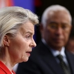 　２３日、ブリュッセルで記者会見するＥＵのフォンデアライエン欧州委員長（ロイター＝共同）