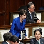 　衆院本会議に臨む高市首相＝２３日午後０時５２分