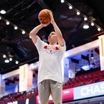 　試合前にウオーミングアップする河村勇輝＝２３日、ニューヨーク州ホワイトプレーンズ（ＮＢＡＥ・ゲッティ＝共同）