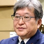 　取材に応じる自民党の萩生田光一幹事長代行＝１７日、東京都八王子市