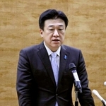 　北朝鮮による日本人拉致問題に関する集会であいさつする木原官房長官＝２４日午後、徳島市