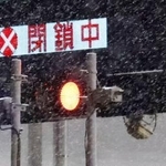 　高速道路の通行止めを知らせる掲示板