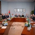 　２４日、アラブ首長国連邦（ＵＡＥ）のアブダビで行われた米国、ロシア、ウクライナの高官協議（ＵＡＥ政府提供・ロイター＝共同）