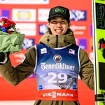 　ノルディックスキー・ジャンプ男子のフライング世界選手権で３位に入り、笑顔の二階堂蓮＝オーベルストドルフ（ゲッティ＝共同）