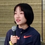 　大阪国際女子マラソンから一夜明け、記者会見する矢田みくに＝２６日、大阪市内のホテル