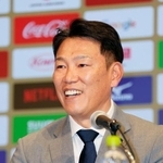 　ＷＢＣ出場メンバーを追加発表し、記者の質問に答える野球日本代表の井端弘和監督＝２６日、東京都内