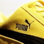 　プーマのスニーカー＝２０２５年１月、パリ（ロイター＝共同）