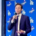 　記者会見するドジャースのマイケル・スペトナー氏＝２７日、東京都内