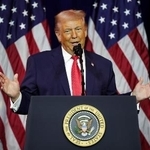 　演説するトランプ米大統領＝６日、ワシントン（ゲッティ＝共同）