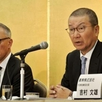 　２０２５年の映画概況を発表する映連の島谷能成会長（右）ら＝２８日午後、東京都中央区