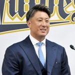 　契約更改を終え、取材に応じるオリックス・杉本＝２８日、大阪市