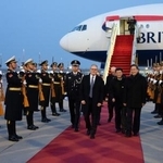 　北京に到着したスターマー英首相＝２８日、北京（ゲッティ＝共同）