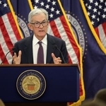 記者会見するパウエル議長＝２８日、ワシントン（ゲッティ＝共同）