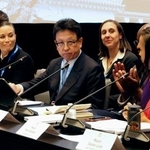 　全米市長会議に参加した大西一史熊本市長（左から３人目）＝２８日、米ワシントン（共同）