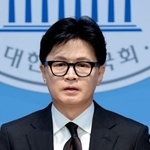 　記者会見する韓国の保守系最大野党「国民の力」の韓東勲前代表＝２９日、ソウル（共同）