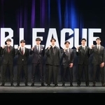 　初開催したバスケットボール「Ｂリーグ・プレミア」の新人ドラフトで指名され、笑顔を見せる選手たち＝２９日、東京都内