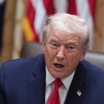 　ホワイトハウスで閣議に臨むトランプ大統領＝２９日、ワシントン（ＡＰ＝共同）