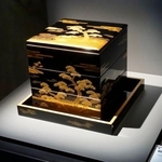 　イタリア・ミラノで展示された輪島塗の重箱＝２９日（共同）