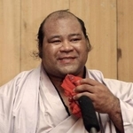 　２００３年１１月、現役引退の記者会見に臨んだ元幕内戦闘竜＝福岡国際センター