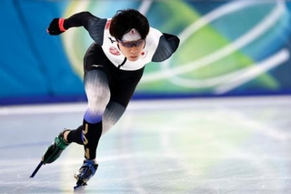 　調整する森重航＝ミラノ（共同）