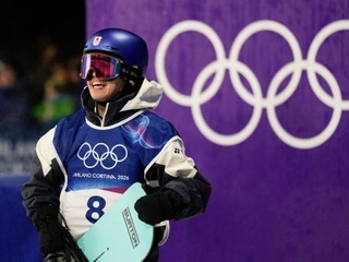 　男子ビッグエア予選　２回目を終え笑顔の荻原大翔＝リビーニョ（共同）