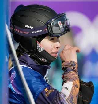 　女子パラレル大回転準々決勝で敗れた三木つばき＝リビーニョ（共同）