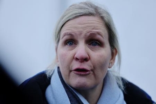 　スケルトン選手の失格問題について説明するＩＯＣのカースティ・コベントリー会長＝１２日、コルティナダンペッツォ（ロイター＝共同）