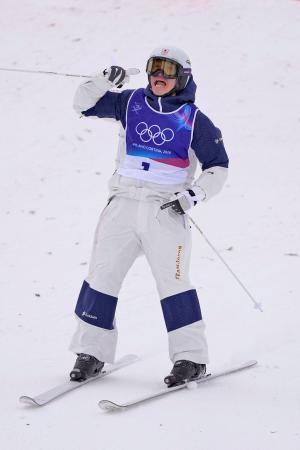 　男子モーグル決勝２回目を終え、ほえる堀島行真＝リビーニョ（共同）