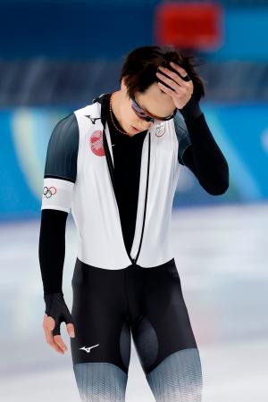 　男子５００メートル　レースを終えた森重航。１０位だった＝ミラノ（共同）