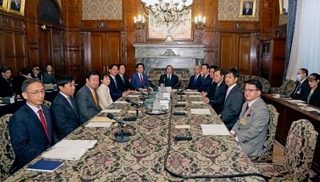 　国会内で開かれた衆院各派協議会＝１７日午前