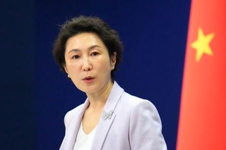 　記者会見する中国外務省の毛寧報道局長＝２７日、北京（共同）