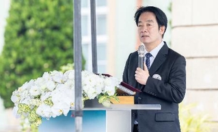 　「２・２８事件」の追悼式典で演説する台湾の頼清徳総統＝２８日、高雄市（総統府提供・共同）