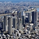 　タワーマンションが立ち並ぶ川崎市の武蔵小杉駅周辺＝１月（共同通信社ヘリから）