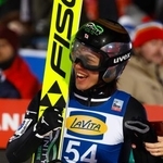 　２回目の飛躍を終えガッツポーズする二階堂蓮＝ビリンゲン（共同）