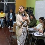 　コスタリカ大統領選で投票に臨む国民主権党候補のラウラ・フェルナンデス前大統領府相＝１日、サンホセ（ゲッティ＝共同）