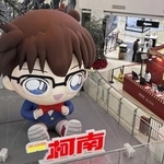　中国広東省広州市の商業施設に展示された人気アニメ「名探偵コナン」のバルーン＝１月（共同）