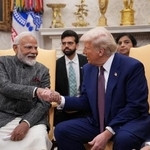 　昨年２月、米ホワイトハウスで会談するトランプ大統領（右）とインドのモディ首相（ゲッティ＝共同）
