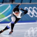 　調整する倉坪克拓＝ミラノ（共同）