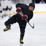 　調整するアイスホッケー女子の小池詩織＝ミラノ（共同）