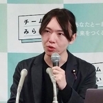 　記者会見するチームみらいの安野党首＝４日午後、東京都港区